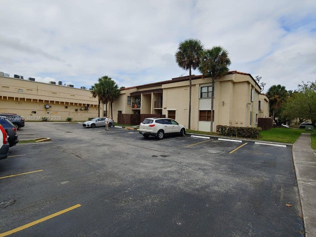 2-bedroom Condo — 690 W Park Dr #2-204