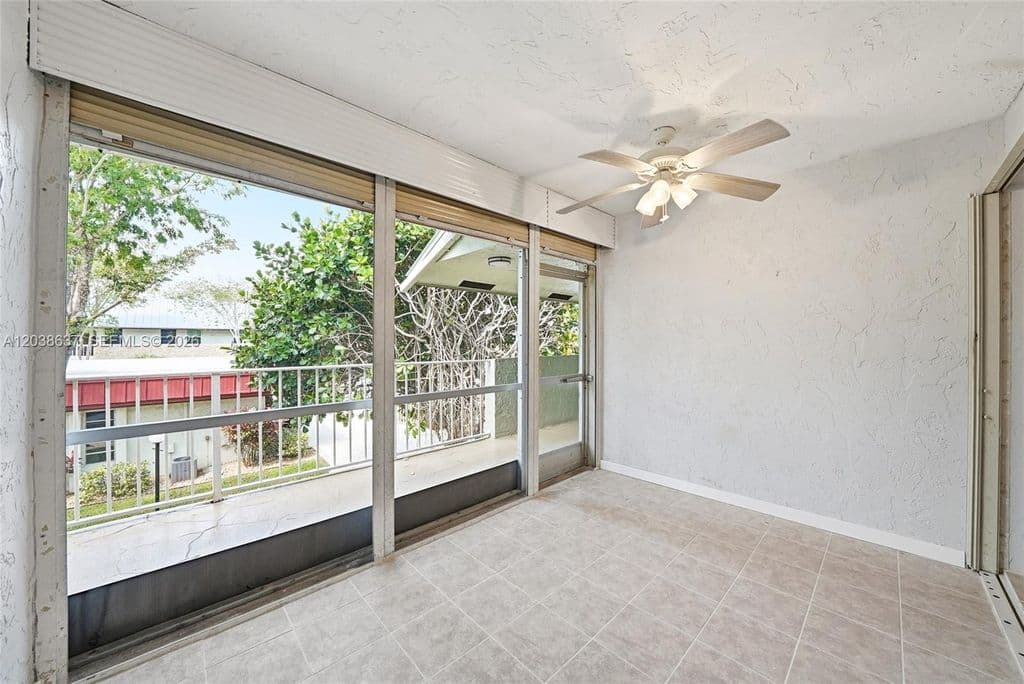 2-bedroom Condo — 860 SE 6th Ave APT 311