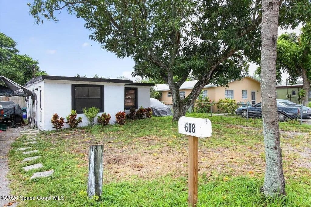 3+1 Müstakil ev — 608 NW 15th Ave