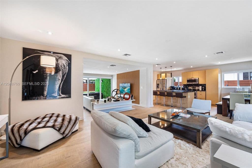 3+1 Müstakil ev — 10658 NE 11th Ave