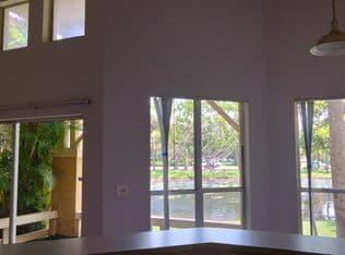 2-bedroom Condo — 4759 Via Palm Lakes #305, West Palm Beach, 33417