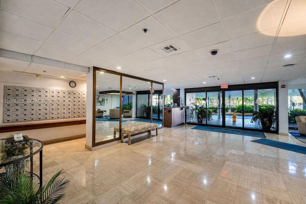 1-bedroom Condo — 3850 Washington St APT 314