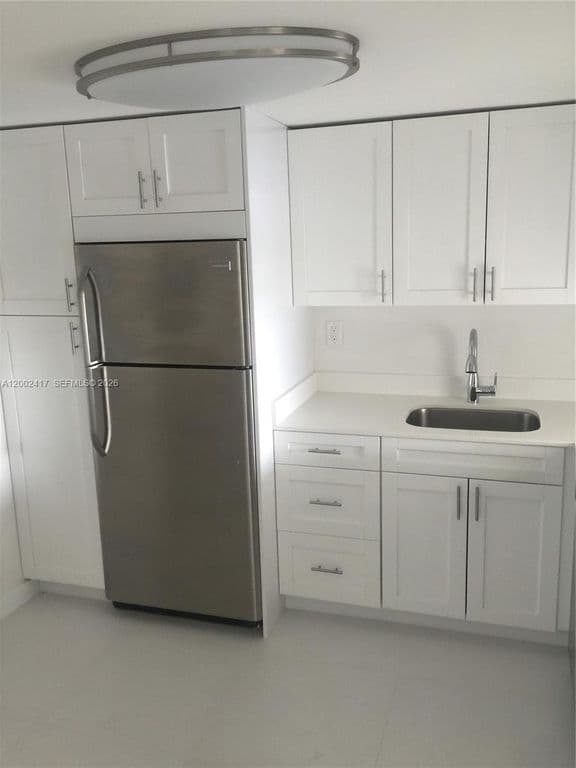 1+1 Condo — 6900 Bay Dr APT 5A
