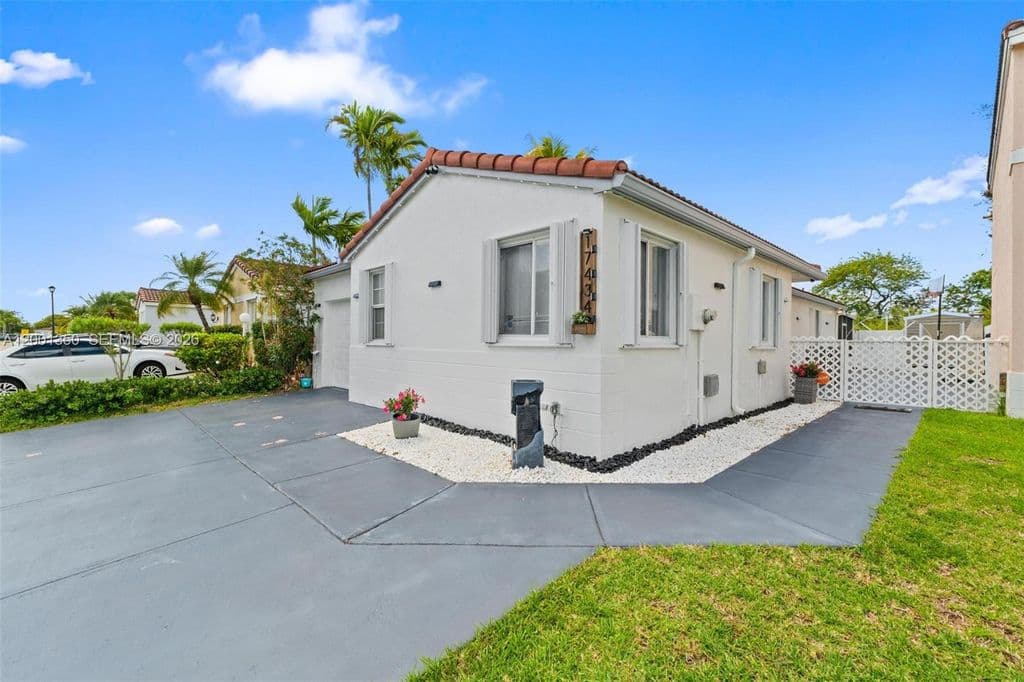 3-bedroom Single-Family Home — 17434 SW 143rd Pl