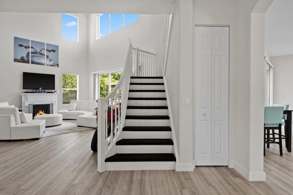 6+1 Müstakil ev — 1215 Creekside Drive