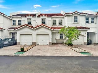 3-bedroom Townhouse — 11416 NW 43rd Ter, Doral, 33178