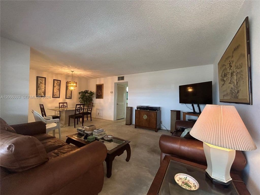 2-bedroom Condo — 5300 Washington St APT U503
