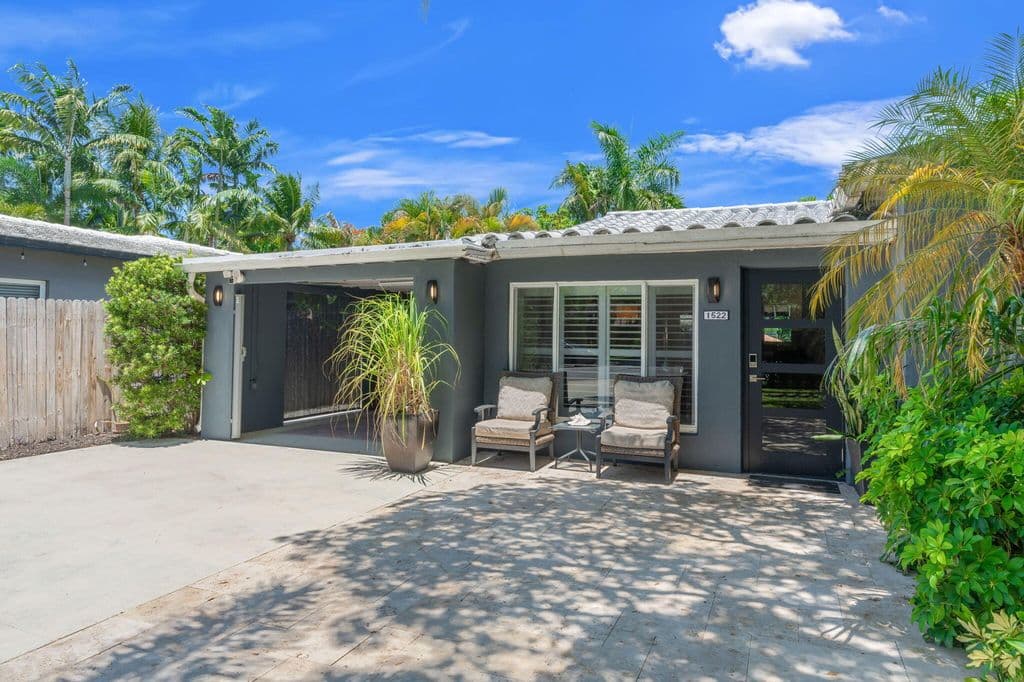 4-bedroom Single-Family Home — 1522 NE 17th Terrace