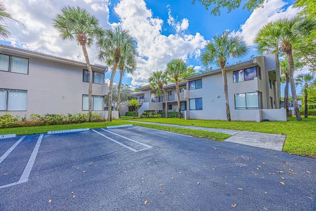 2+1 Condo — 9541 SW 1ST Court #9541