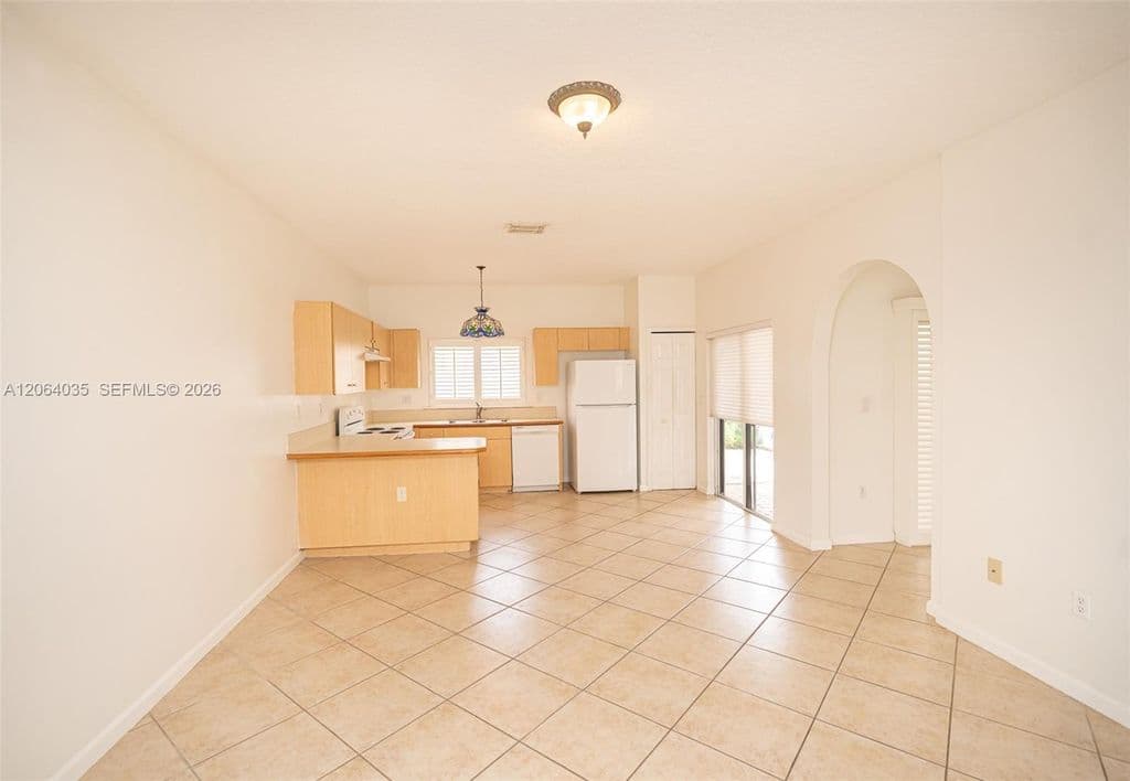 3+1 Mülk — 12901 SW 50th St