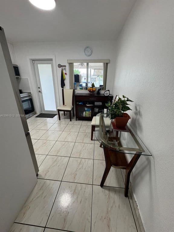 3-bedroom Single-Family Home — 80 W 56th St