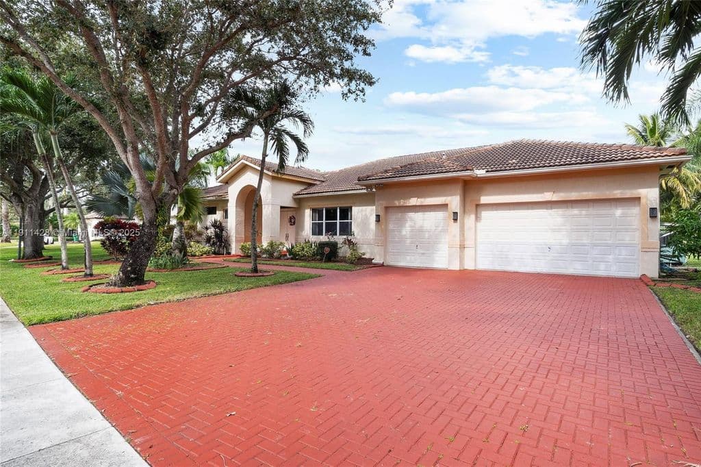 4+1 Müstakil ev — 13875 SW 41st St