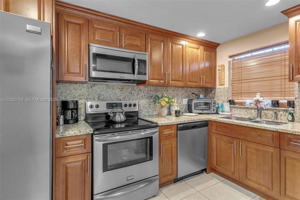 2+1 Mülk — 6231 SW 138th Ct
