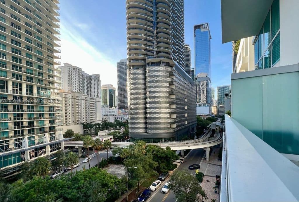 1-bedroom Condo — 1080 Brickell Ave Unit 703