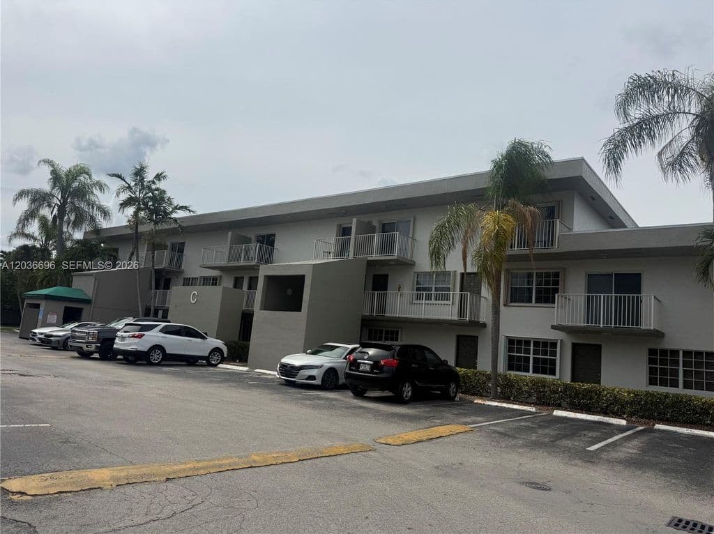 2+1 Condo — 7510 SW 152nd Ave APT B202