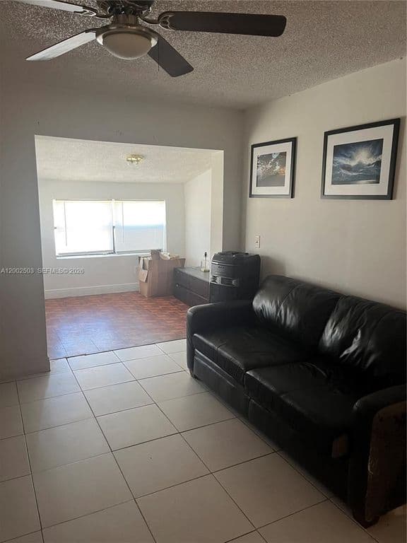 3+1 Müstakil ev — 600 NW 19th St
