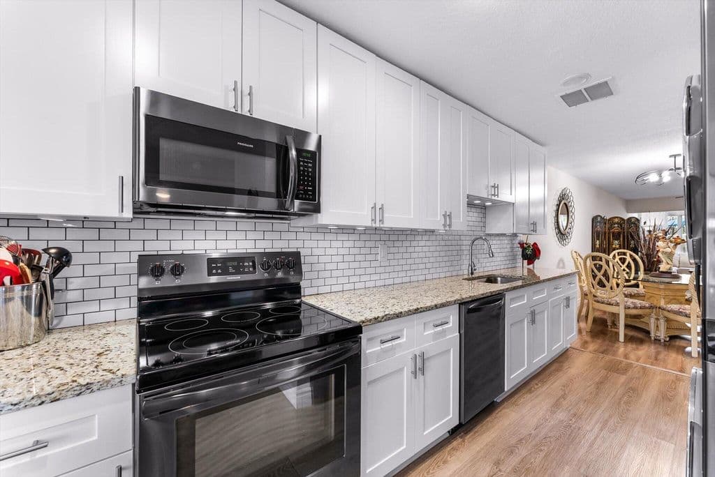 2+1 Condo — 1241 NW 18TH Avenue #102