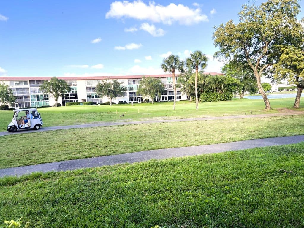 2-bedroom Condo — 2902 Victoria Circle #A1