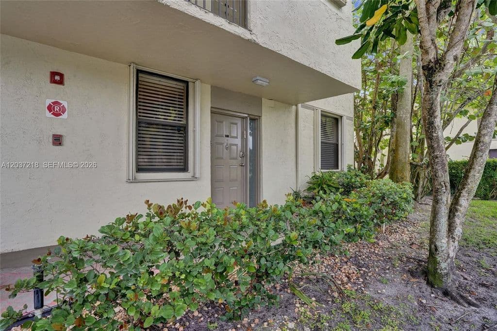 2-bedroom Condo — 2908 Carambola Cir S APT 106