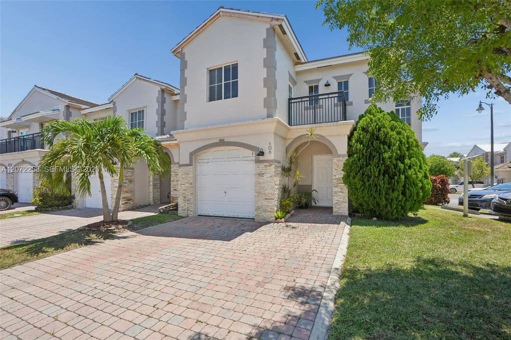 3+1 Mülk — 8351 SW 124th Ave APT 106