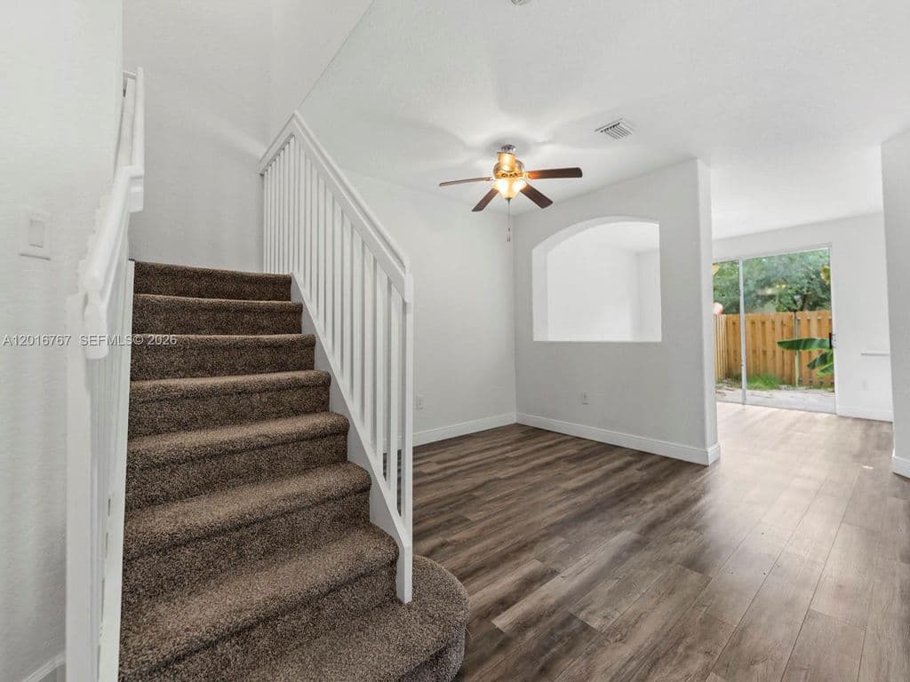 4+1 Mülk — 1426 SE 26th Ave