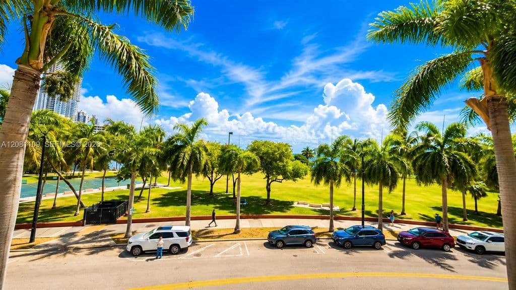 1+1 Condo — 1900 N Bayshore Dr APT 504