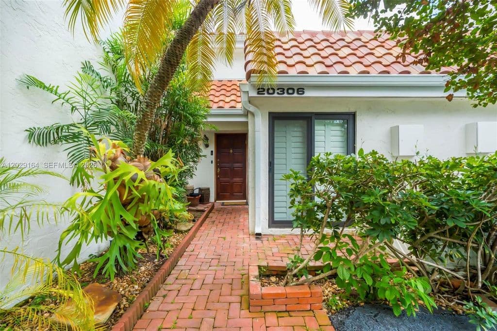 2+1 Mülk — 20306 NE 34th Ct #39
