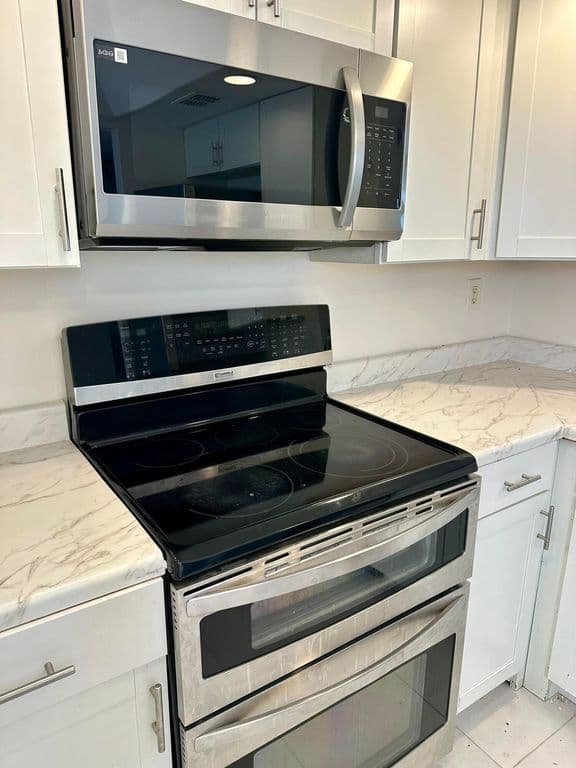 2+1 Condo — 7664 NW 18TH Street #208