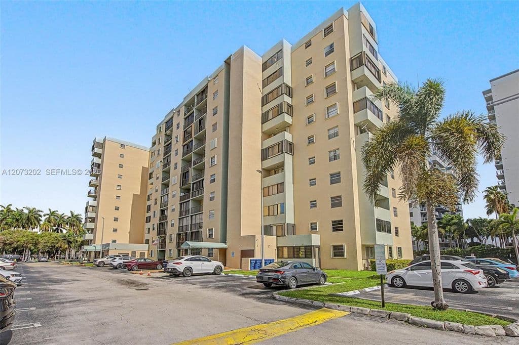 2+1 Condo — 5055 NW 7th St APT 112