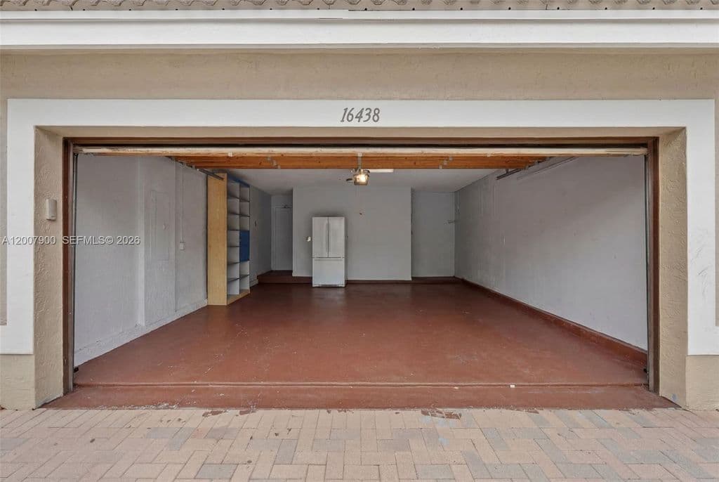 4+1 Müstakil ev — 16438 SW 28th St