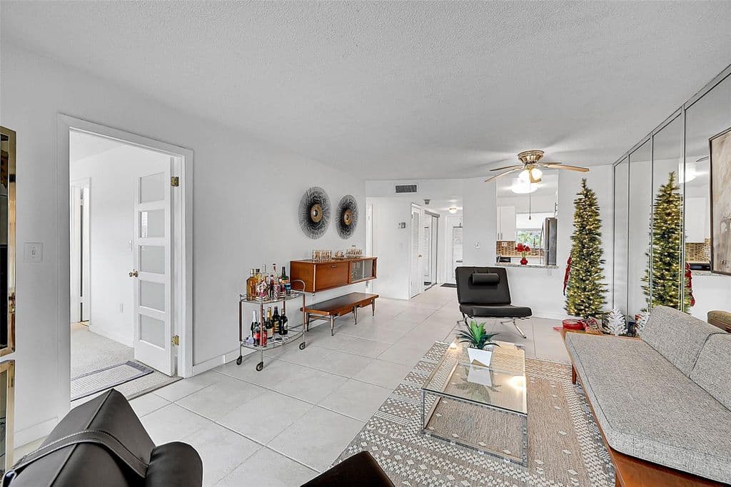 2+1 Condo — 2780 N Pine Island Road #312