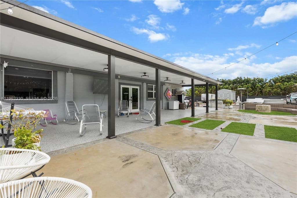 7-bedroom Single-Family Home — 33300 SW 212th Ave