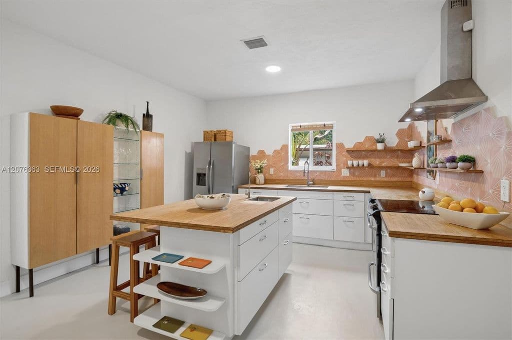 2-bedroom Single-Family Home — 8230 NE 1st Pl