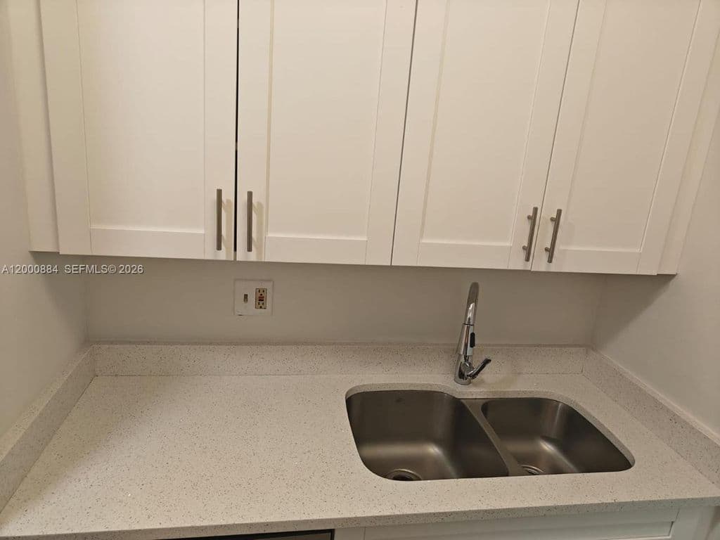 2+1 Condo — 10228 Twin Lakes Dr APT 16