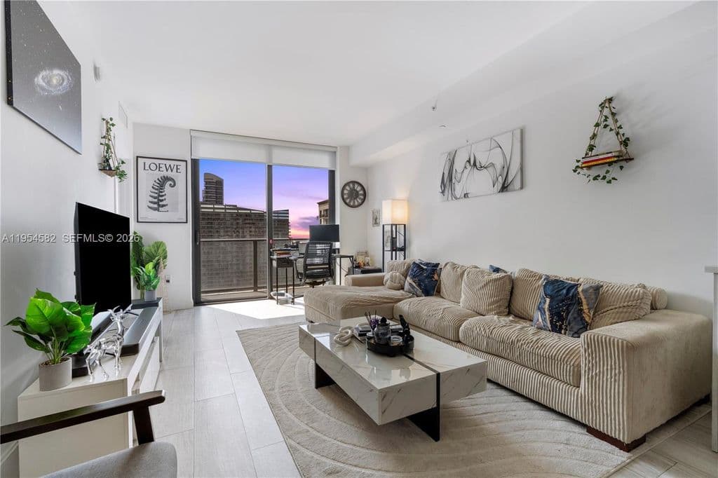 1-bedroom Condo — 55 SW 9th St Unit 3005