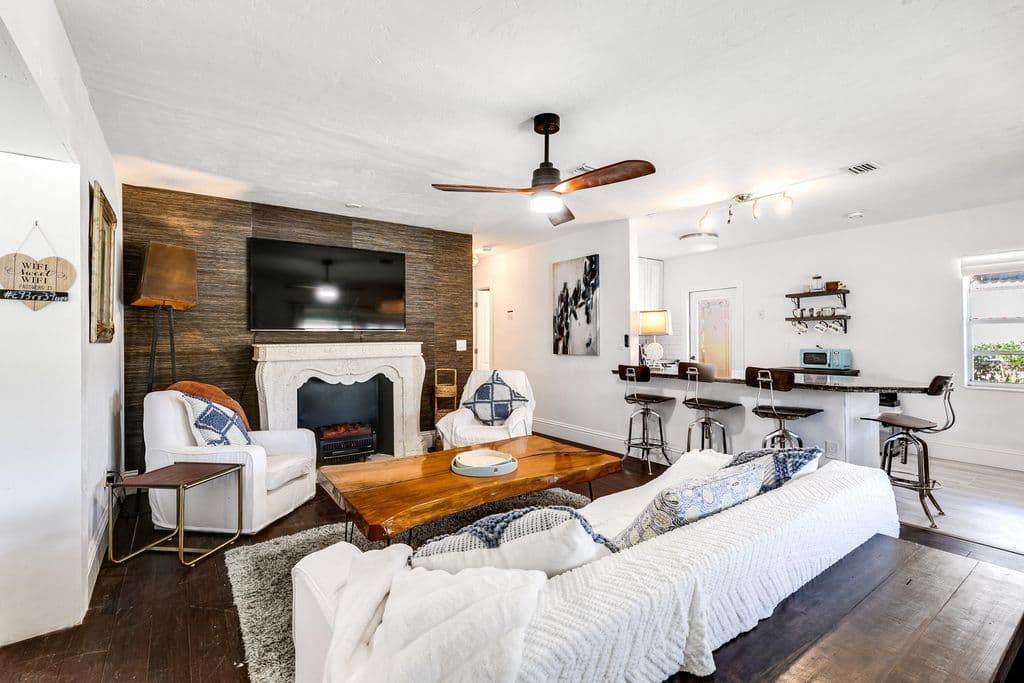 2-bedroom Single-Family Home — 609 S ARNOLD Avenue