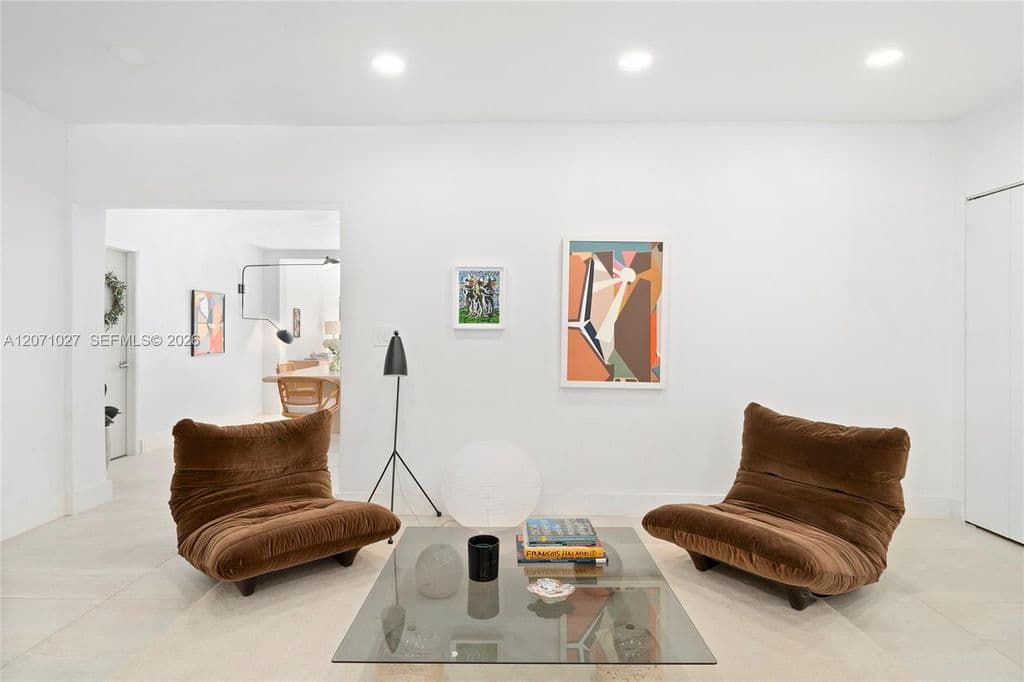 4+1 Müstakil ev — 638 NE 141st St