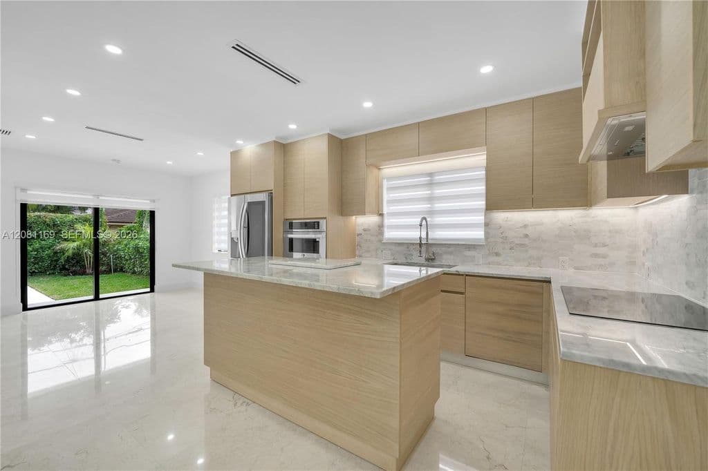 3+1 Müstakil ev — 728 Majorca Ave