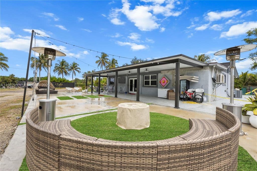 7-bedroom Single-Family Home — 33300 SW 212th Ave