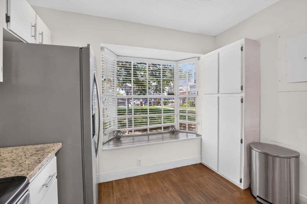 2+1 Mülk — 12175 NW 36th Place
