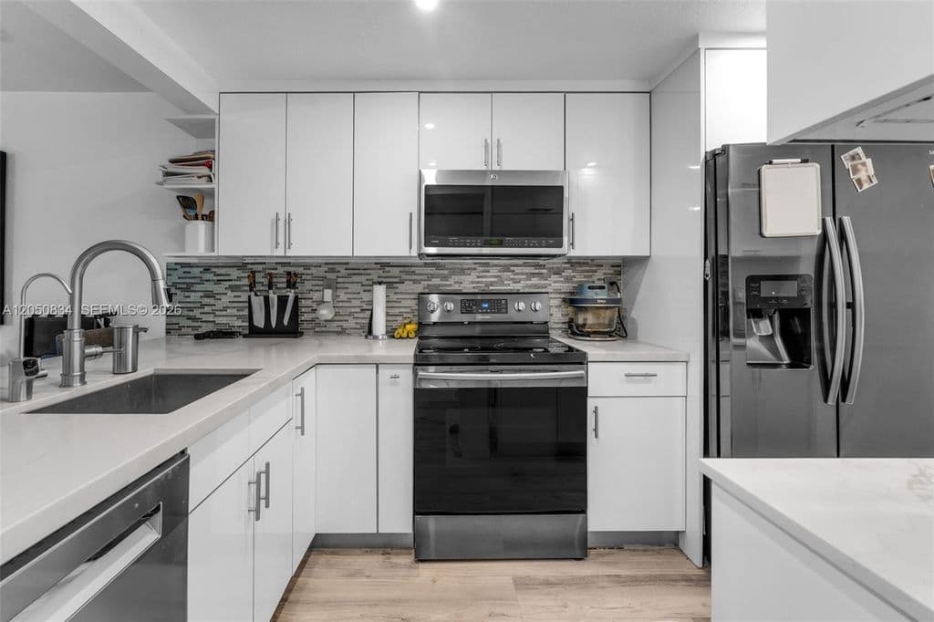 2-bedroom Condo — 9958 SW 88th St #522-5