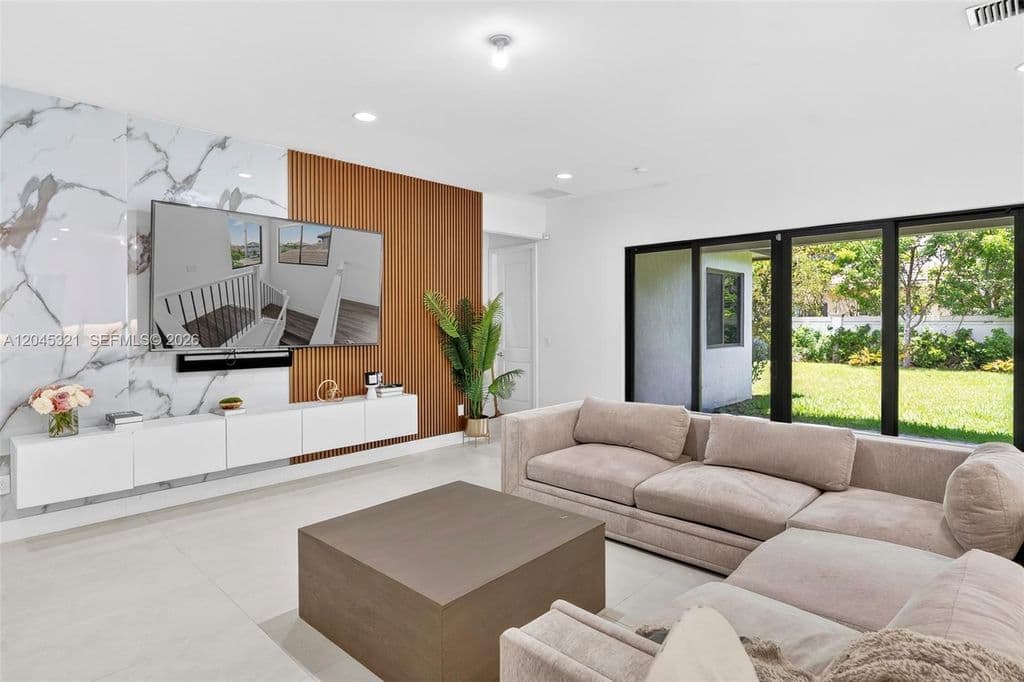 4-bedroom Single-Family Home — 4550 SW 178th Ave