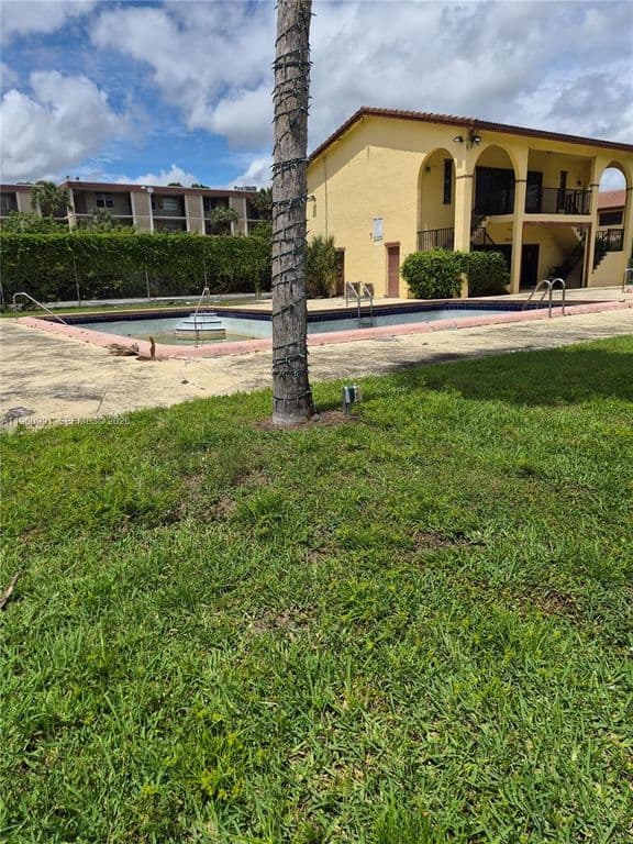 3-bedroom Property — 2747 NW 47th Ln #3006