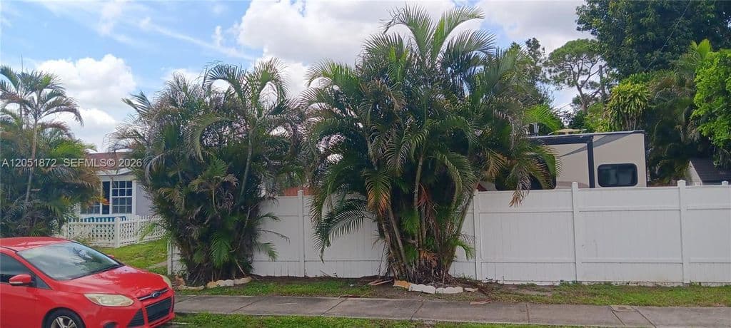 4-bedroom Single-Family Home — 4331 SW 23rd Ct