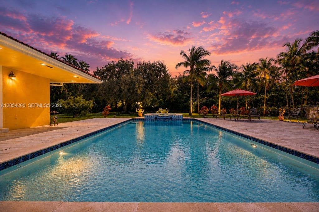 5+1 Müstakil ev — 6500 SW 127th St