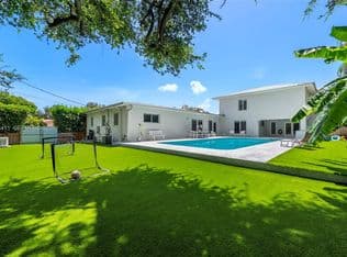 5+1 Müstakil ev — 831 NE 109th St, Biscayne Park, 33161