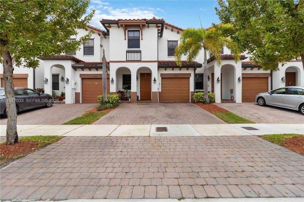 4-bedroom Property — 10268 NW 88th Ter