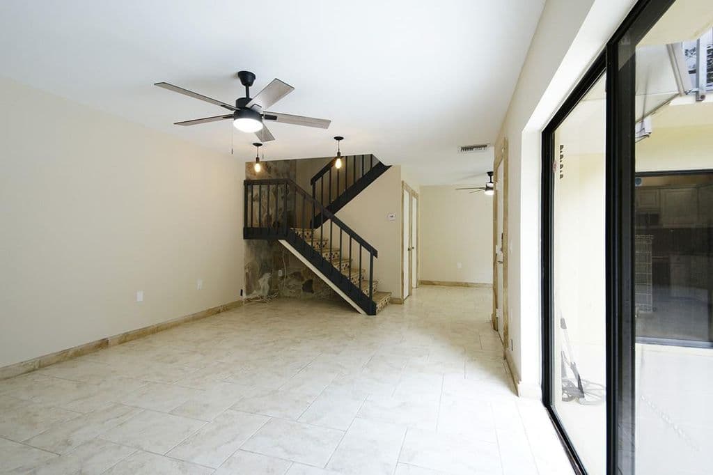 3+1 Condo — 1700 Embassy Drive Apt 402