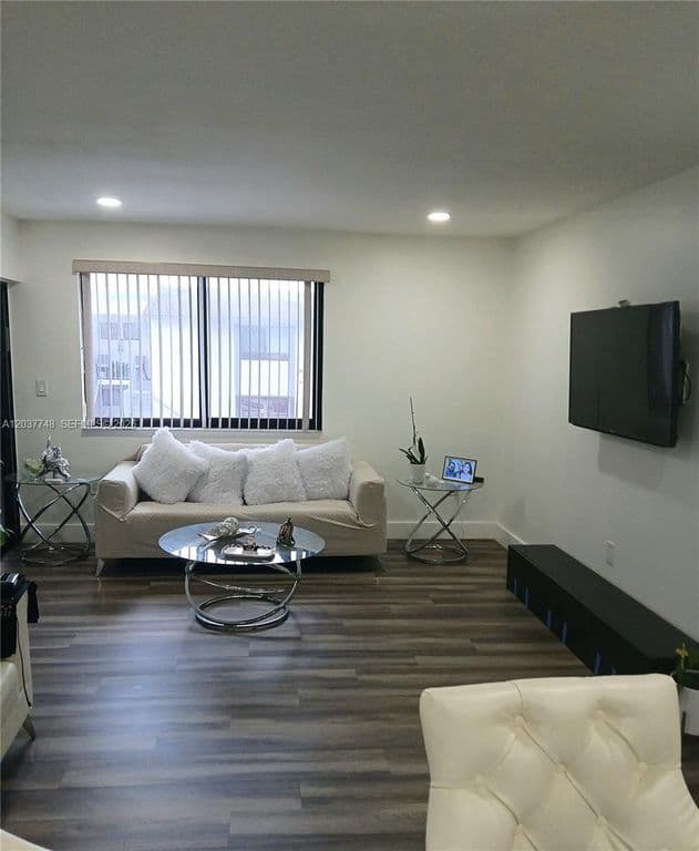 2-bedroom Condo — 6365 W 27th Ct #248