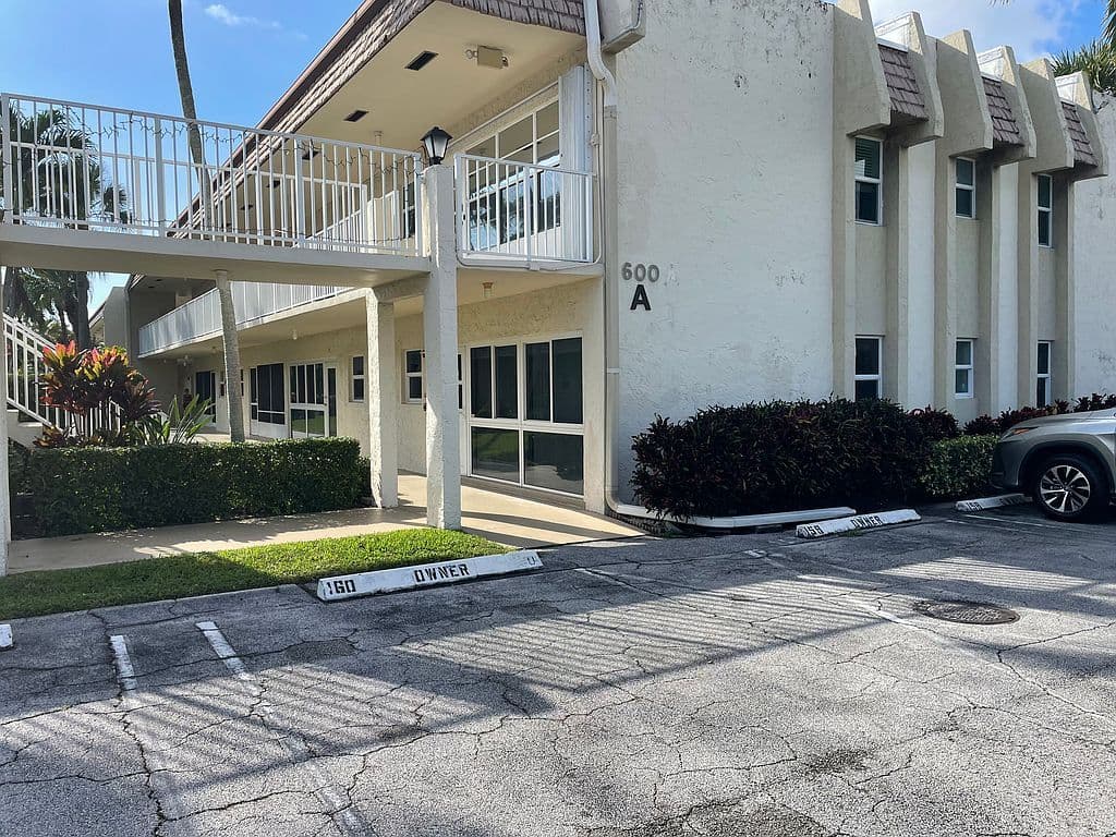 2+1 Condo — 600 Snug Harbor Dr APT A10